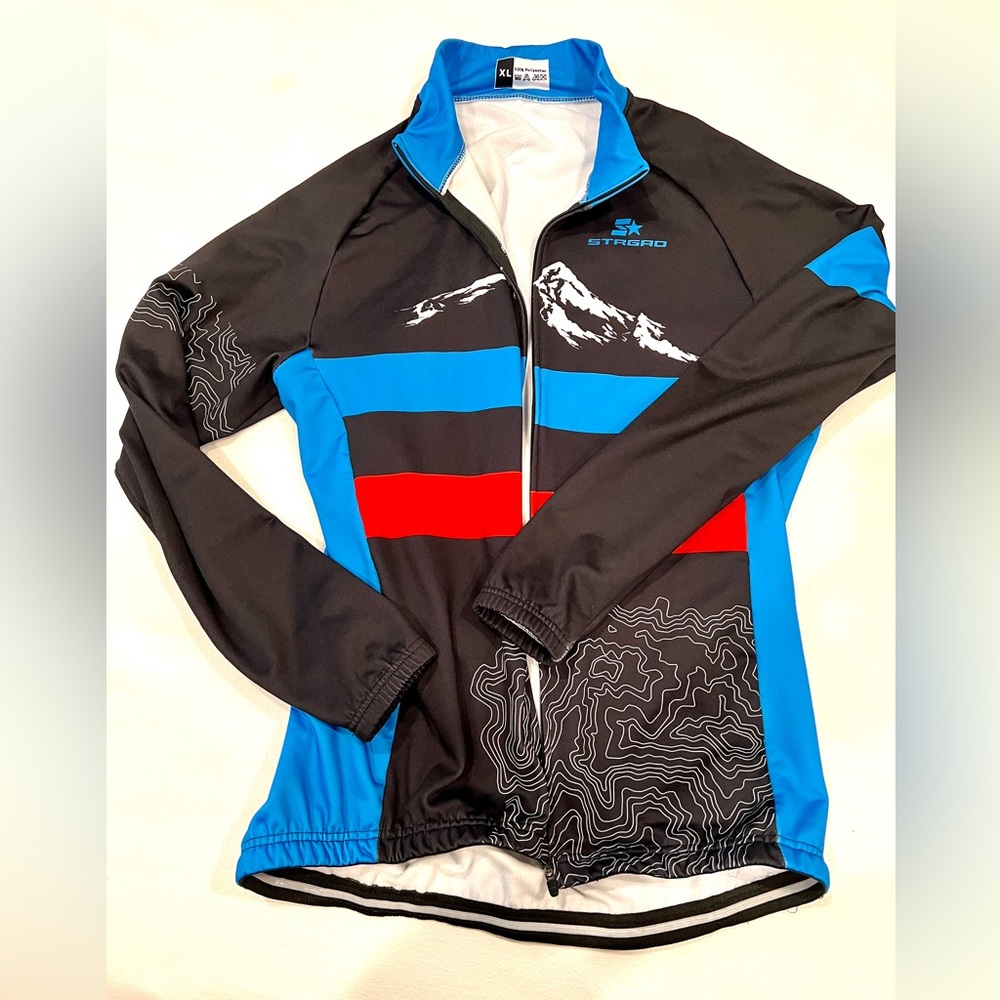 Cool weather, men’s cycling jacket. 100% nylon for rain protection.
